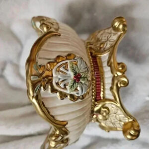 Fiz & Floyd Florentine Christmas Pillar.